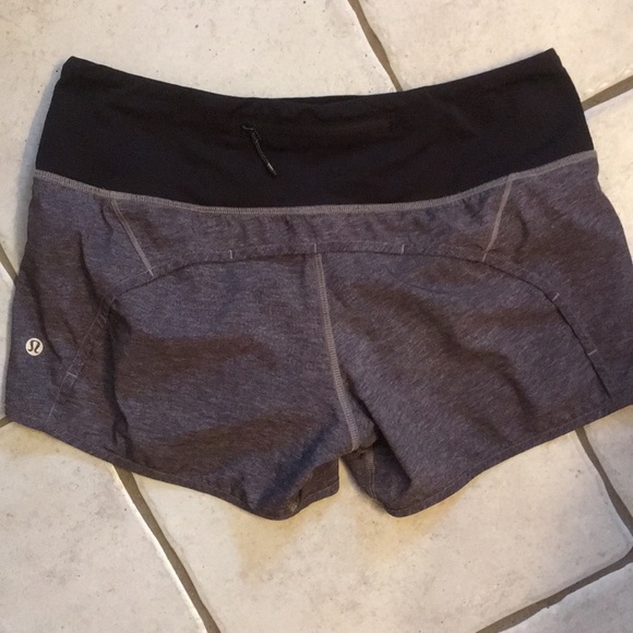 🕸Lululemon speed shorts (longer version) size 4🕸 - Picture 3 of 5
